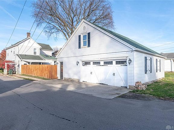 3rd image of 802 Kercher St