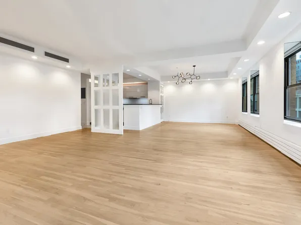 260 West Broadway image 2 of 14