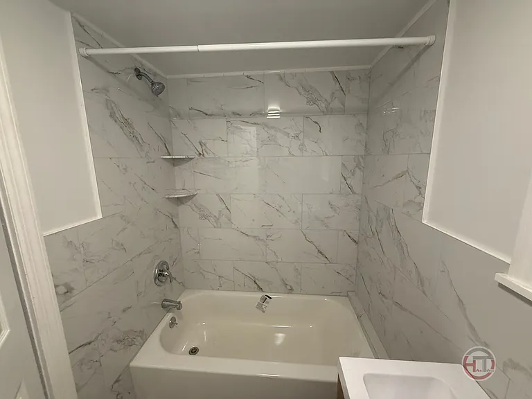 1747 Mahan Ave #1F — Photo 3