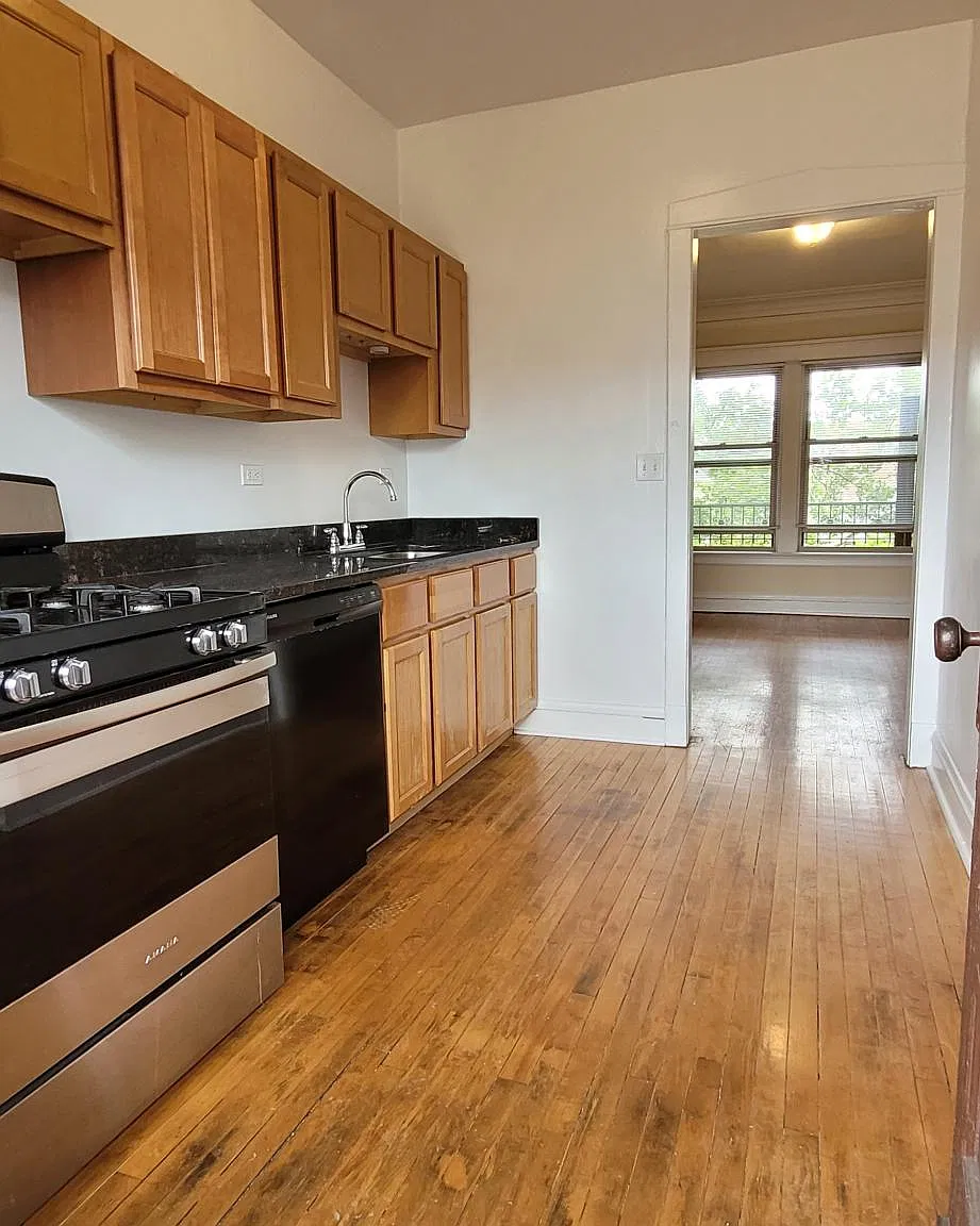 1 bed, 850 sqft, $1,550 — Photo 4