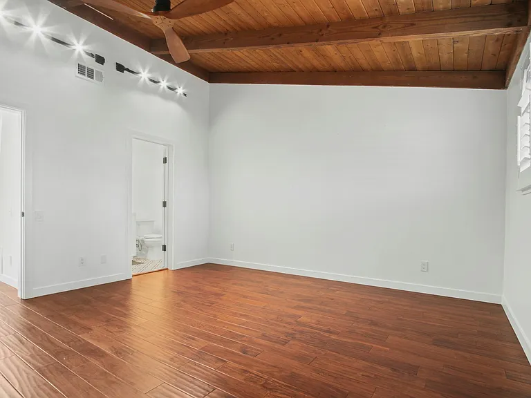 1133 24th St #11 — Photo 14