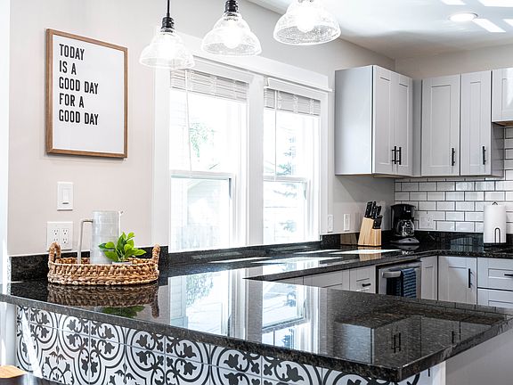 5th image of 3261 S Kinnickinnic Ave #3261