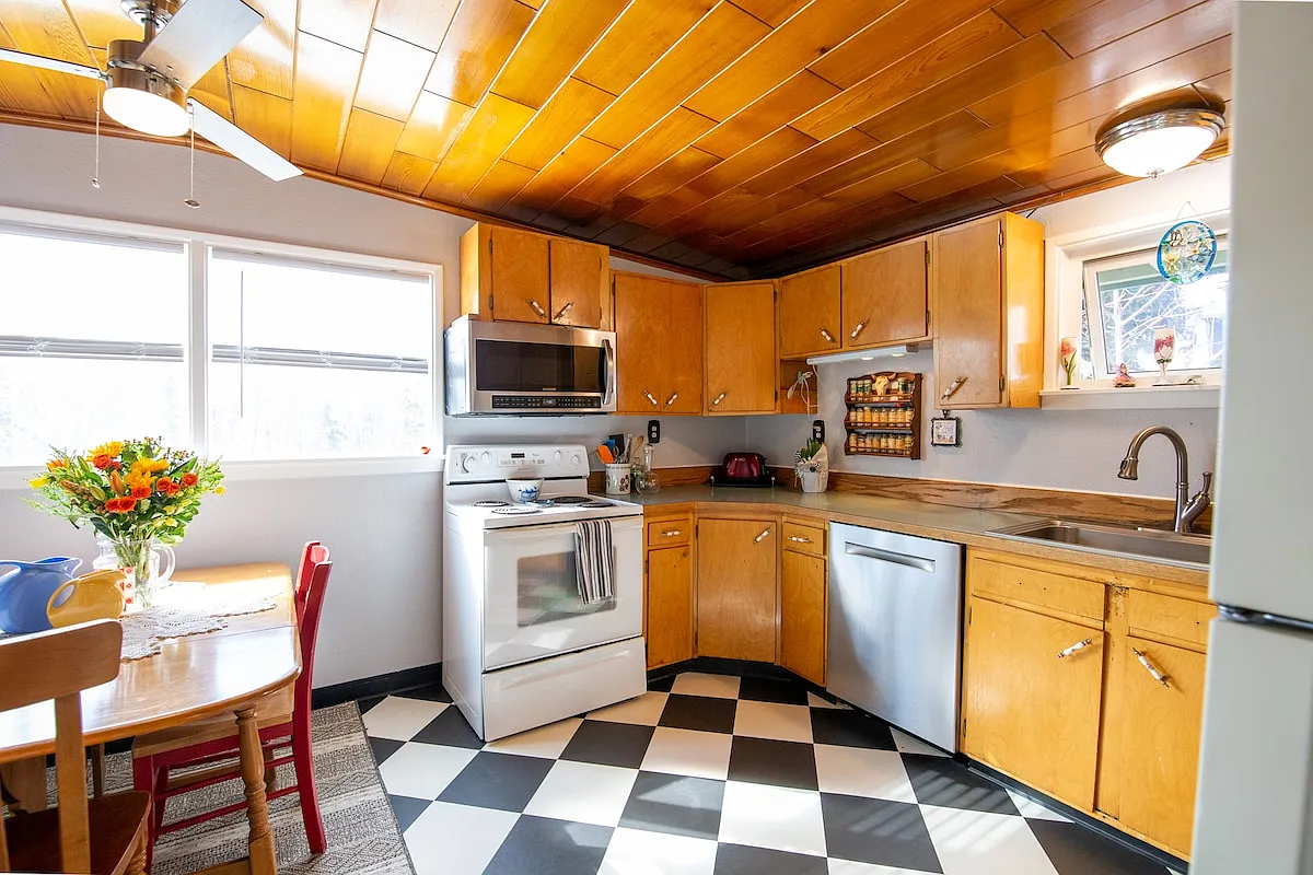 3 bed, 1.5 bath, 1400 sqft, $2,800 — Photo 1
