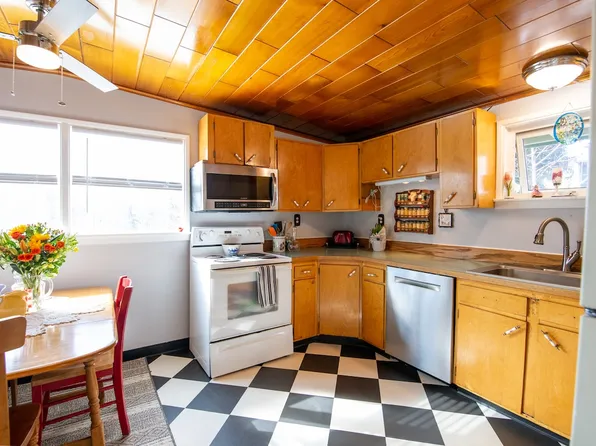 3006 Doris St, Anchorage, AK 99517