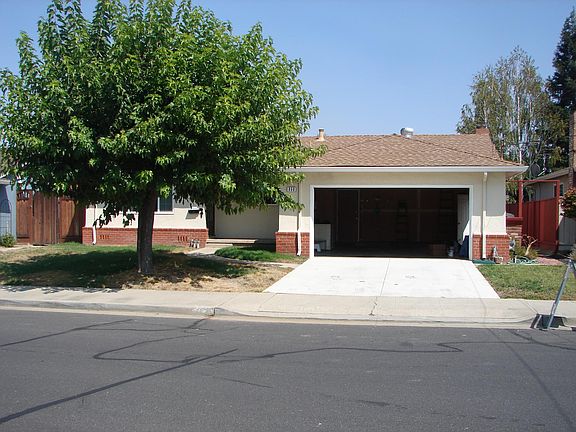 2nd image of 860 Jefferson Ave