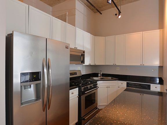 5th image of 900 N Kingsbury St APT 1149