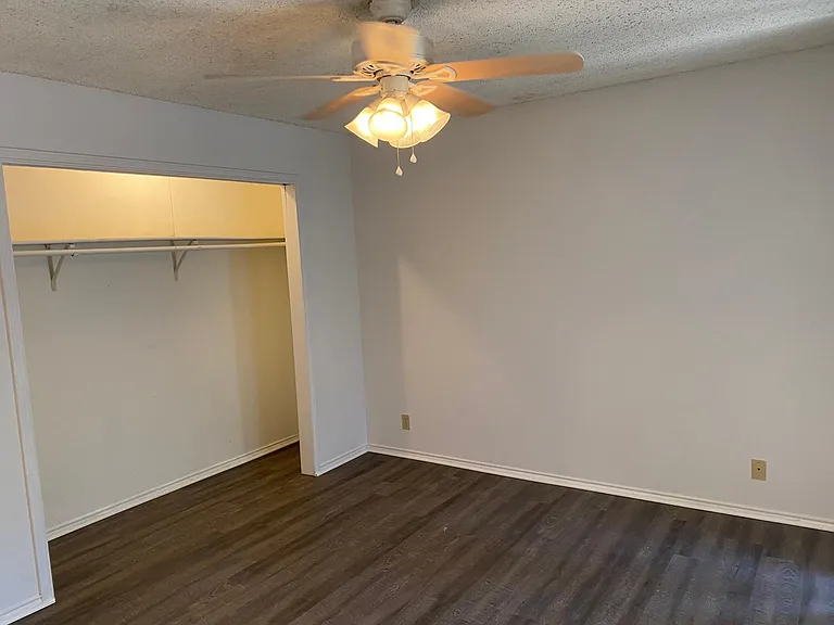 904 King Albert St #B — Photo 13