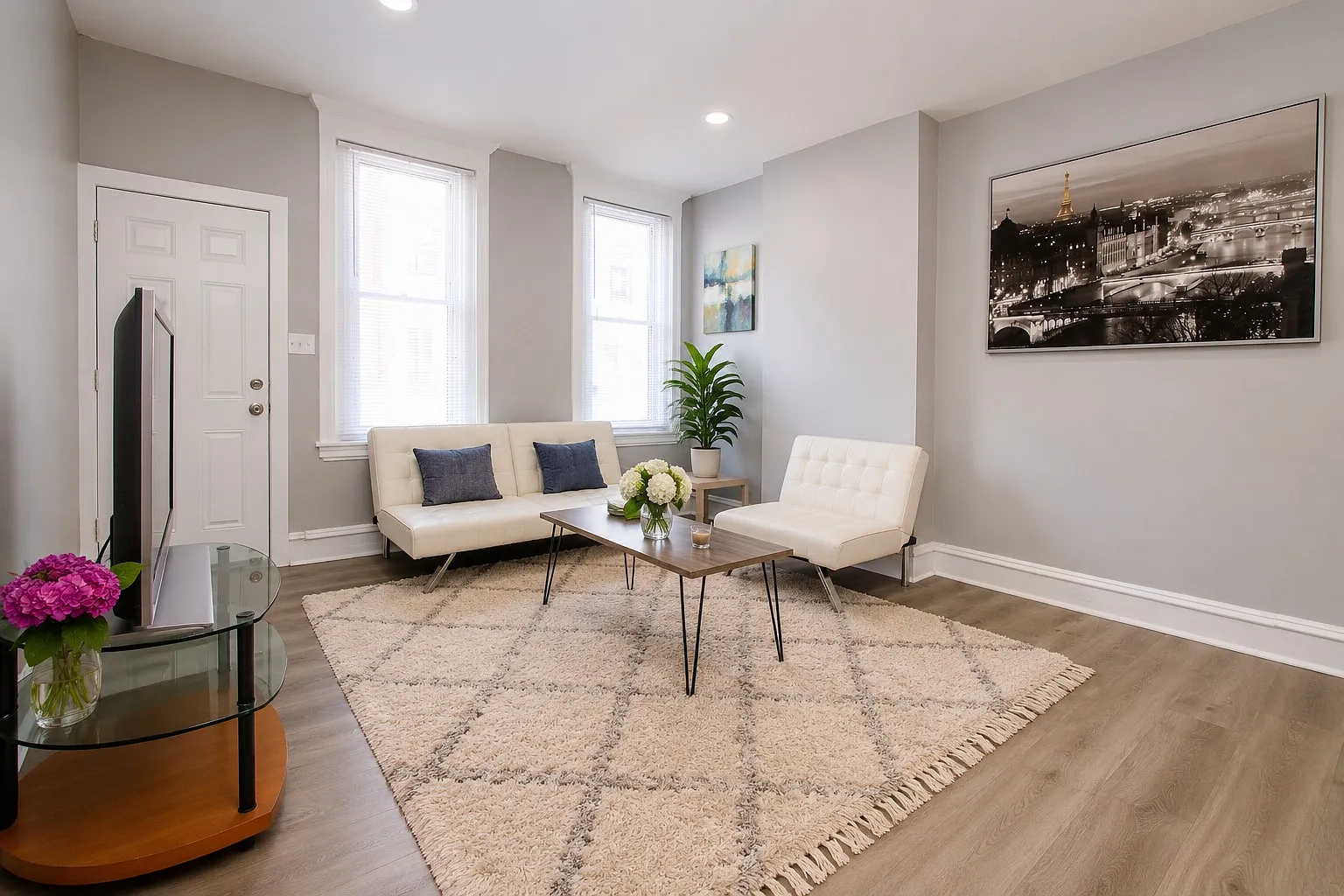 3 bed, 1.5 bath, 1072 sqft, $1,650 — Photo 1