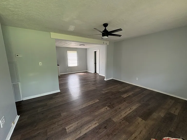 406 Cary Dr — Photo 6