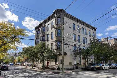 193 Ogden Avenue, #4B