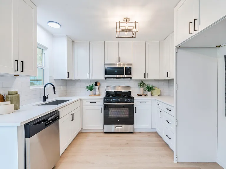 9606 Dallum Dr — Photo 2