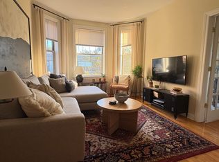 561 W Aldine Ave #3S, Chicago, IL 60657