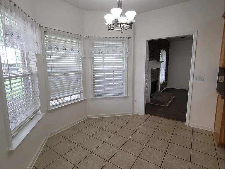 77 Groves Ln — Photo 15