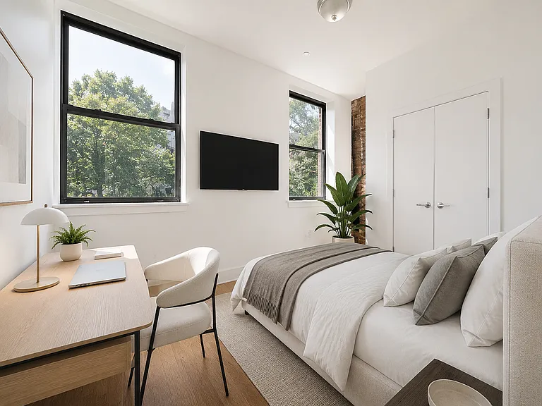 315 E 10th St #5R — Photo 3