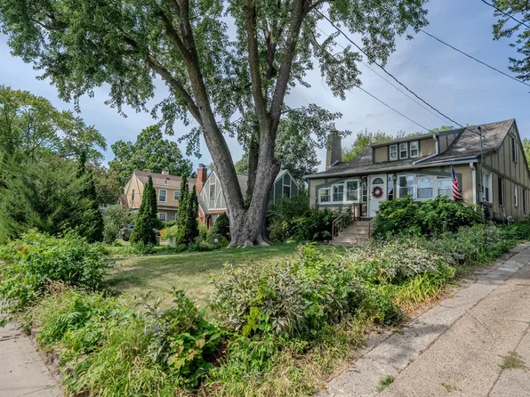 3711 Franklin Ave, Des Moines, IA 50310