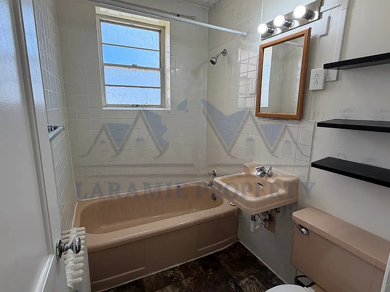 305 S 10th St #16 — Photo 8
