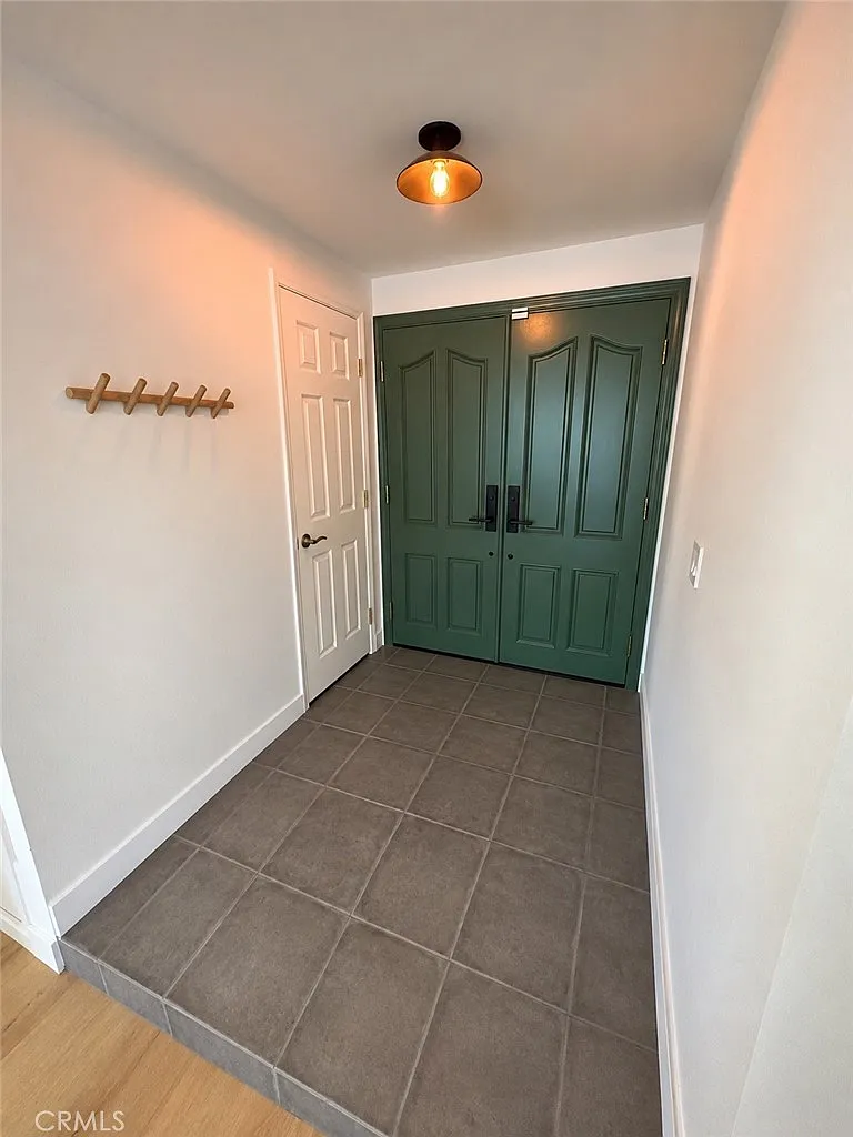 4 bed, 1972 sqft, $5,000 — Photo 3