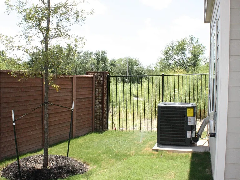 10109 Curb Strap Dr — Photo 19