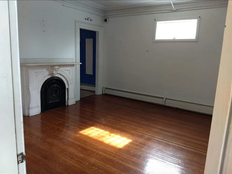 574 Main St #1R — Photo 3