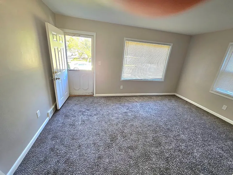 20274 Kingsville St — Photo 3