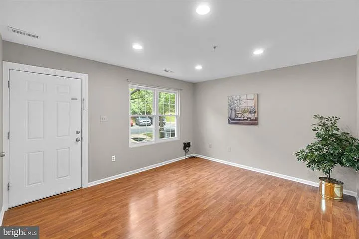 3 bed, 2.5 bath, 1416 sqft, $2,550 — Photo 4