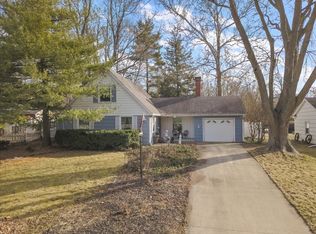 5 Paul Ct, Bloomington, IL 61701