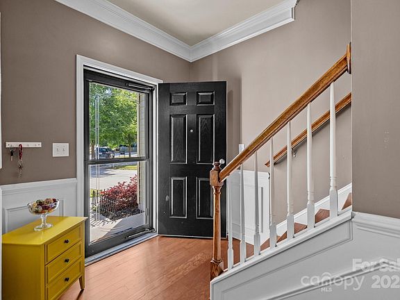 4th image of 9437 Tavistock Ct