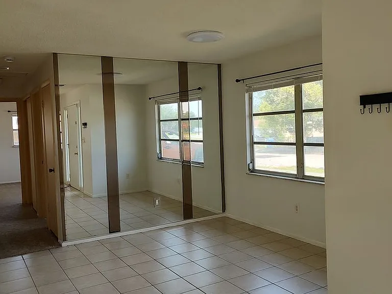 4470 Cynthia Ln — Photo 4