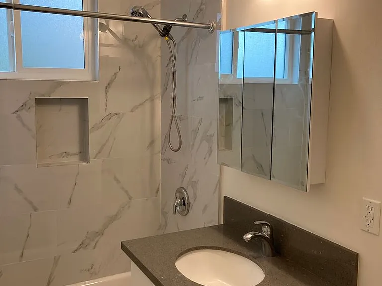 APT ROSEMEAD — Photo 11