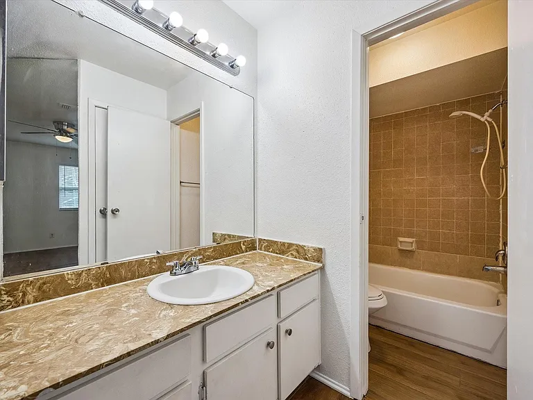 768 Memorial Mews St #4 — Photo 8