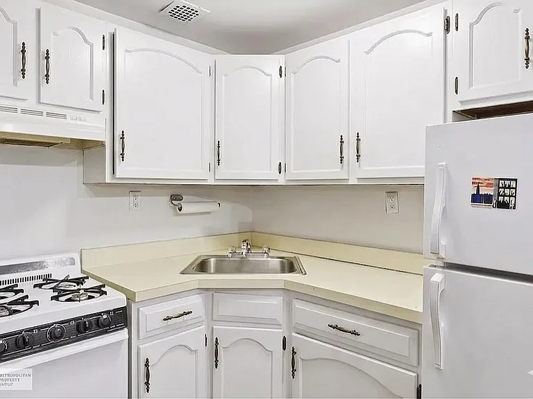 40 E 12th St #6B — Photo 2