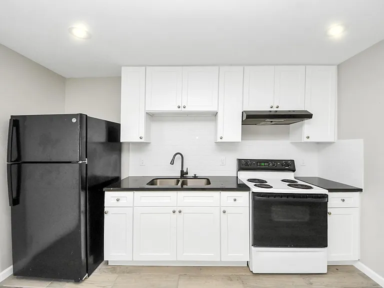 5441 Minden St #20 — Photo 7