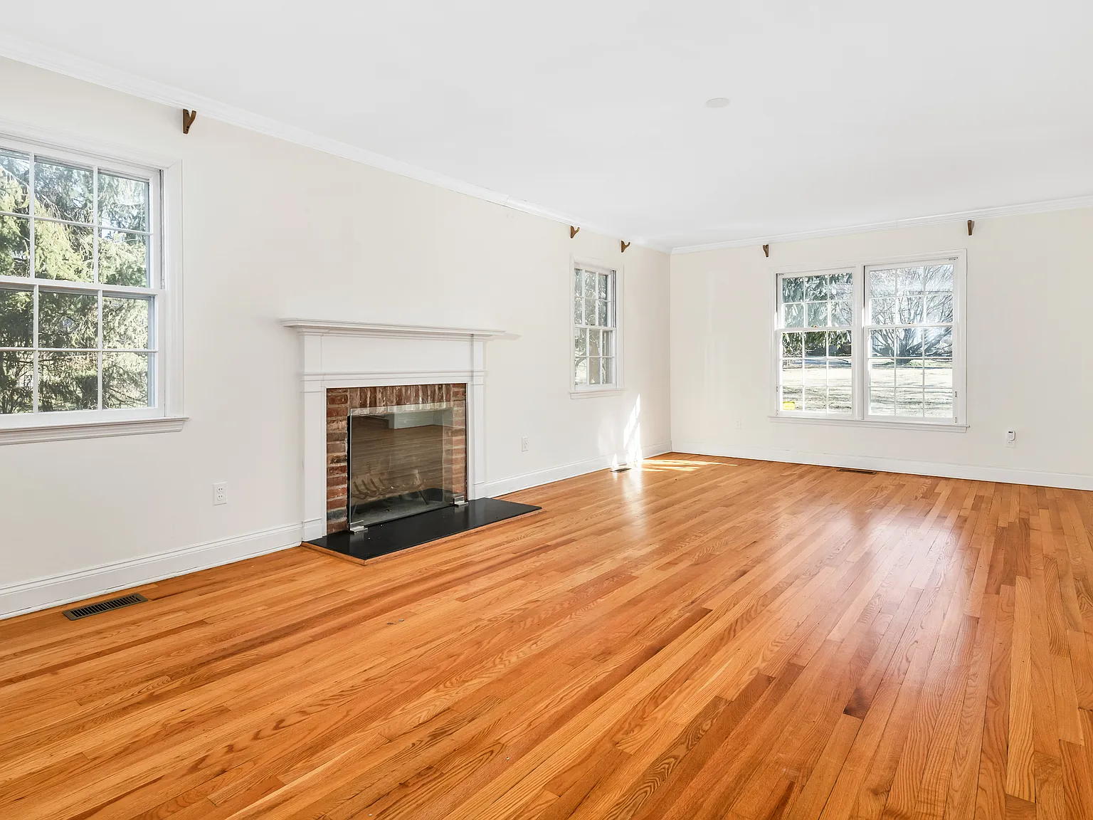 4 bed, 3.5 bath, 3285 sqft, $15,000 — Photo 4