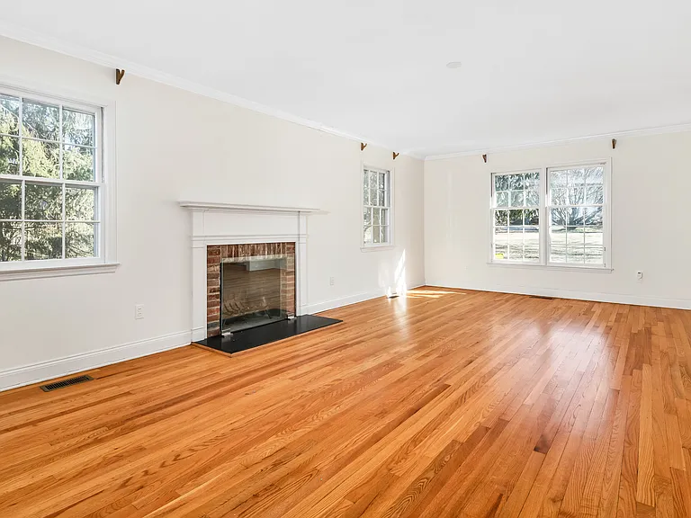 12 Norton Ln — Photo 4