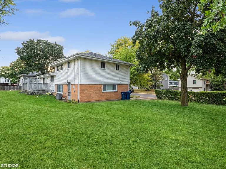 319 Shirley Ct — Photo 21