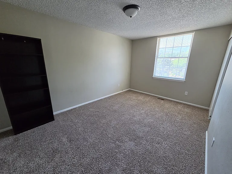 685 Georgetown Ln — Photo 10