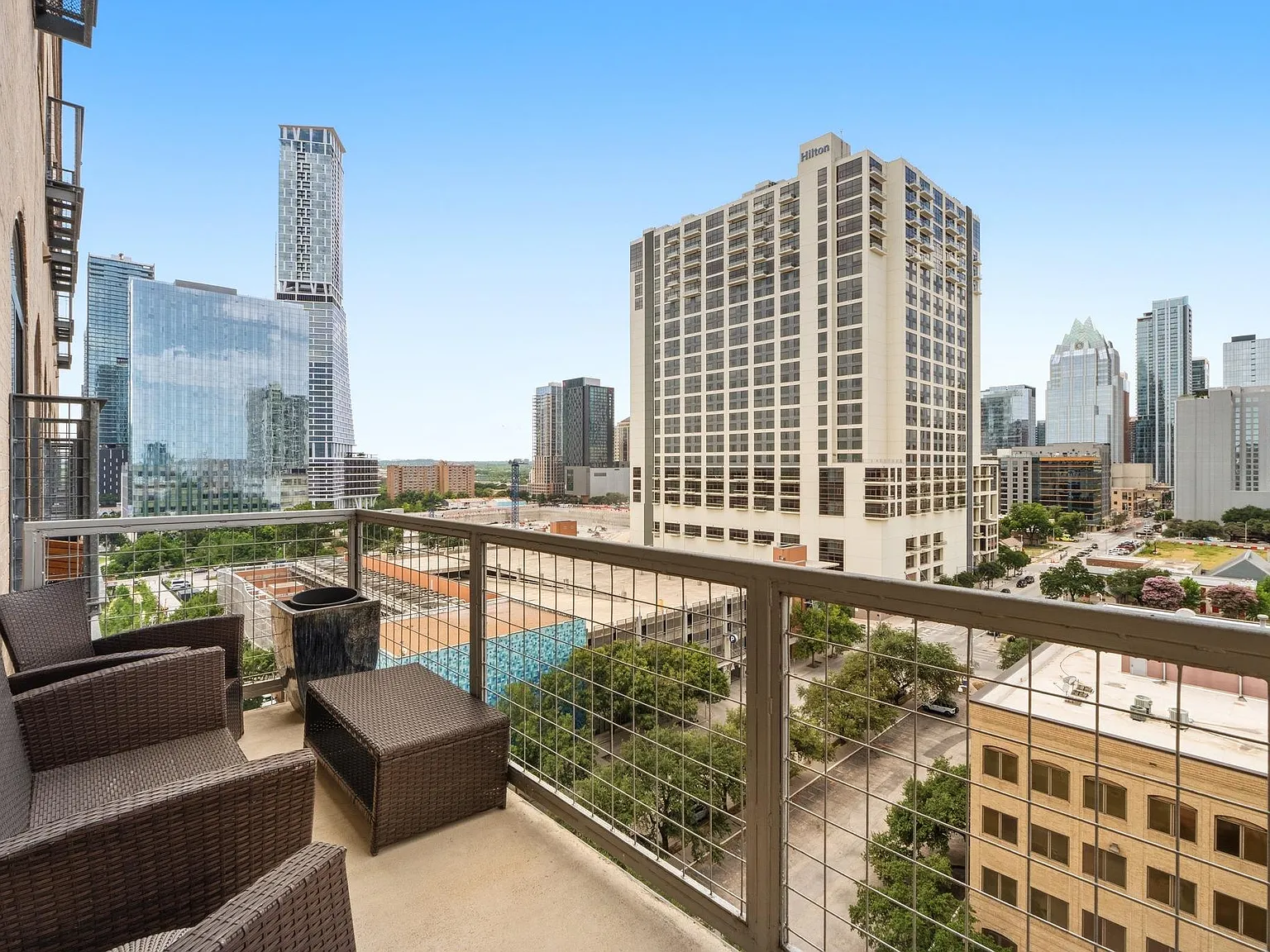 2 bed, 2.0 bath, 1454 sqft, $4,000 — Photo 3