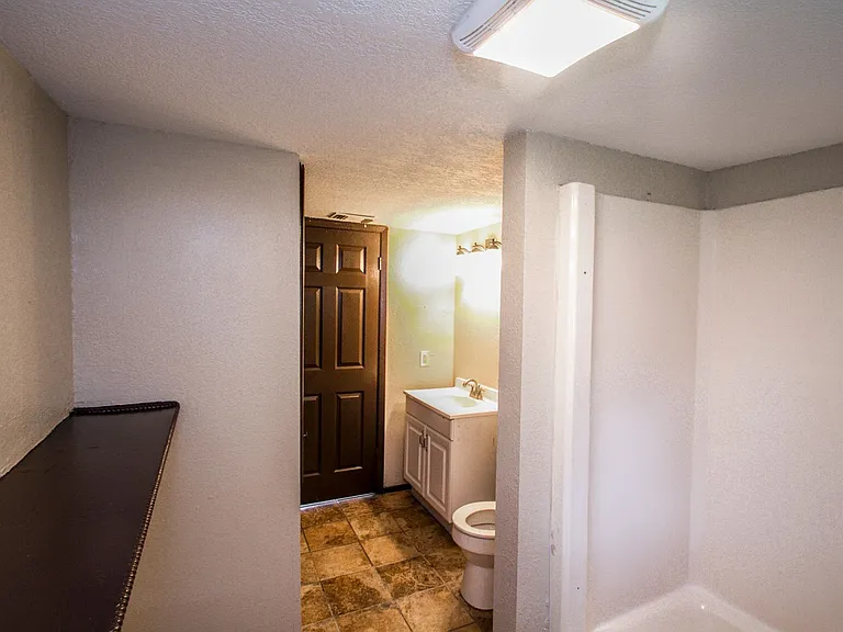 511 Jamaica Dr — Photo 8