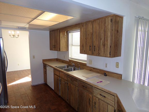 4th image of 1540 Fairlee Ave NW