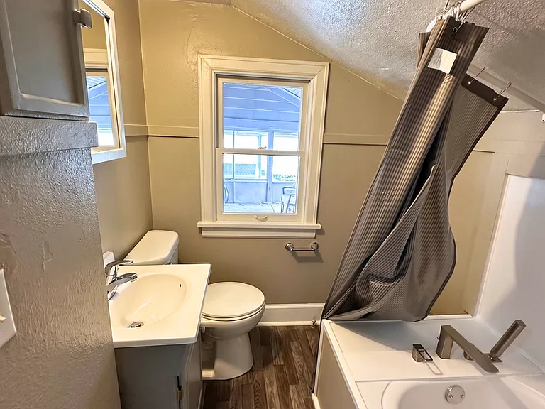 532 Franklin St — Photo 8