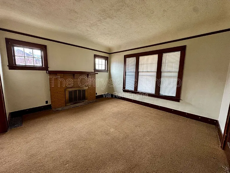 725 Joliet St — Photo 2