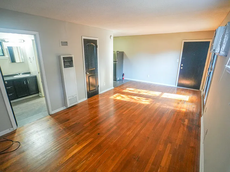 755 Saint Charles Ave NE #10 — Photo 2