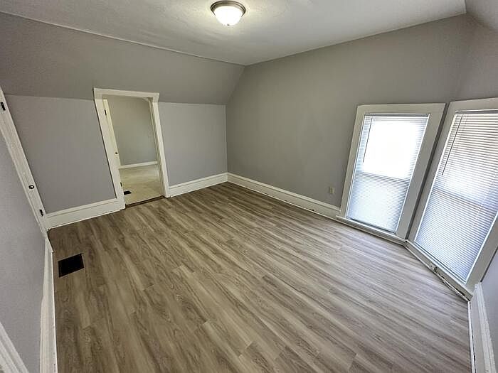 1st image of 917 McKinley St APT 2
