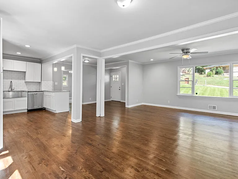 2809 Rockcliff Rd — Photo 3