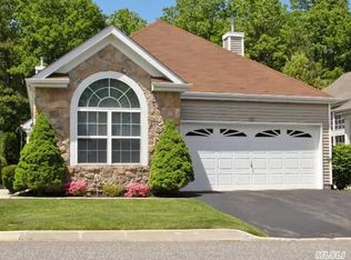 427 Leisure Dr, Ridge, NY 11961