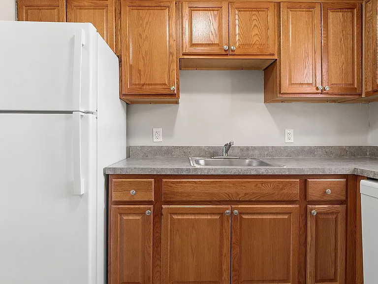 Waters Edge Apartments — Photo 52