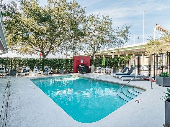 3rd image of 1501 Doyle Carlton Dr APT 106