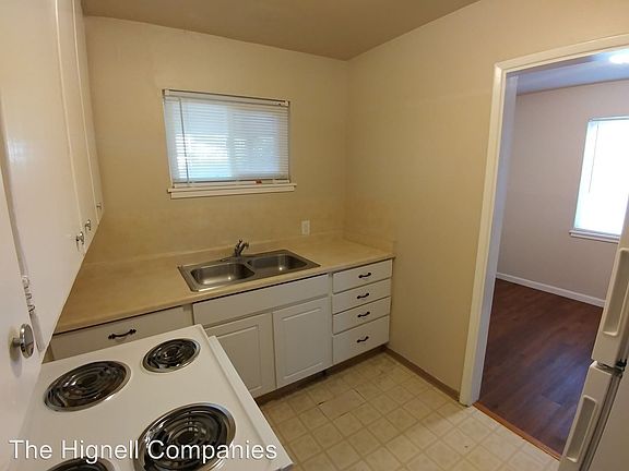 4th image of 760 West St