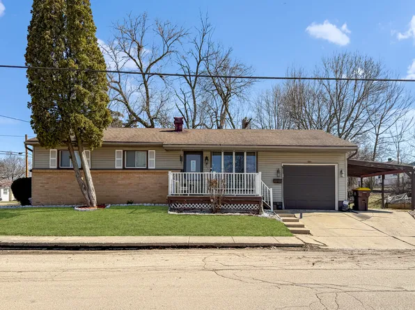 1305 S Prairie Ave, Freeport, IL 61032