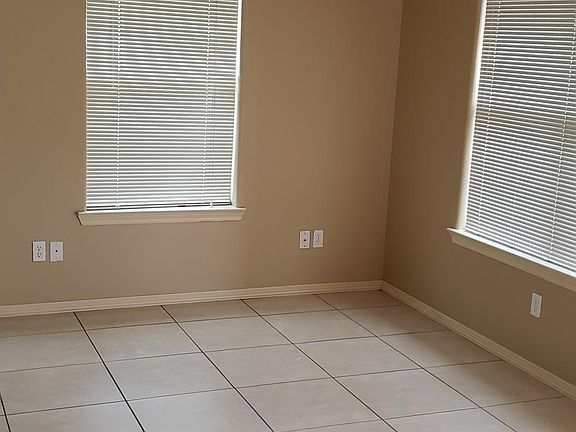 2nd image of 1921 Horsetail Fls APT 4